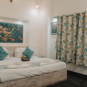 Safarnama - A Boutique *** Waranasi